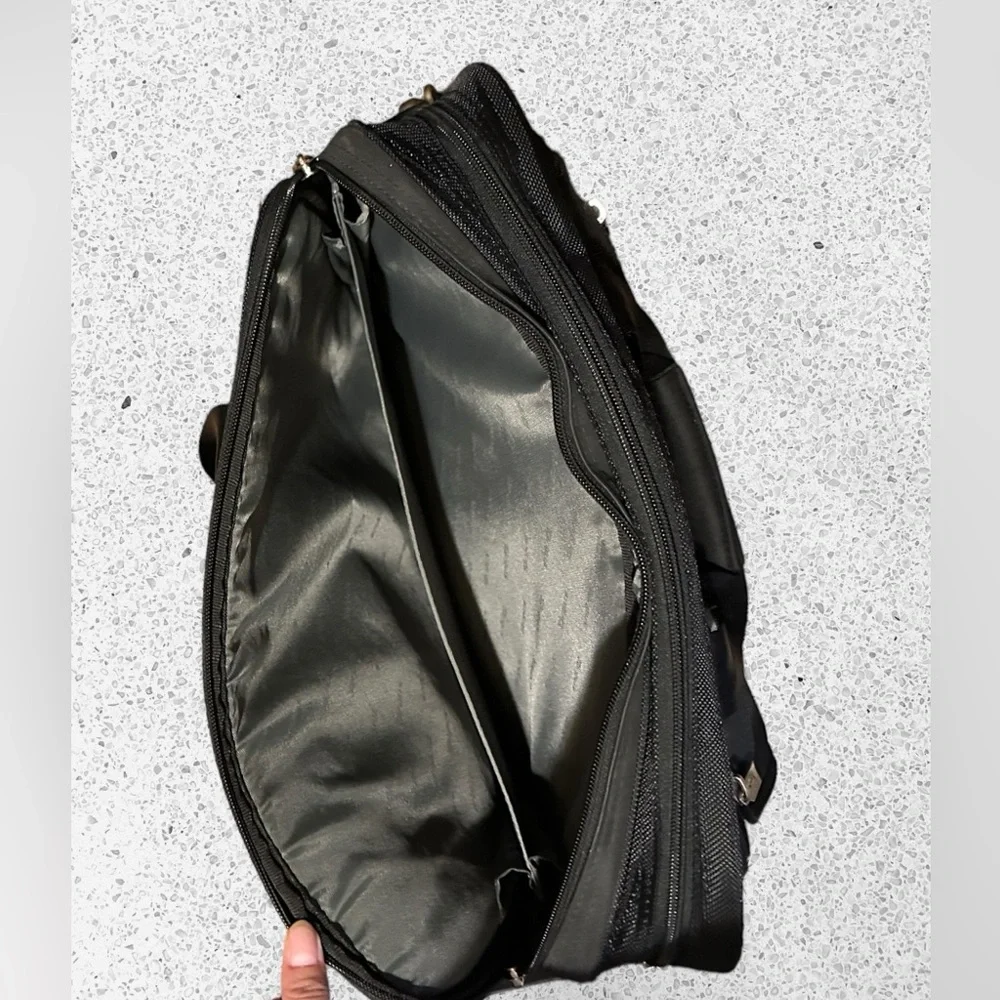 Targus Padded Travel Briefcase / Laptop Bag / Carry-On Bag